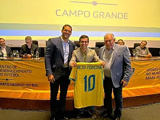 CBF homenageia deputado Beto por atuação em defesa do esporte no Congresso:  “Recebi a camisa 10”