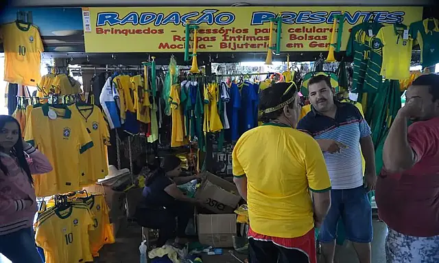 Vendas no comércio caem 0,8% em julho, com “ressaca” da Copa do Mundo