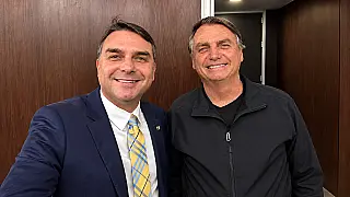 Moraes autoriza Flávio Bolsonaro a visitar o pai, preso em casa