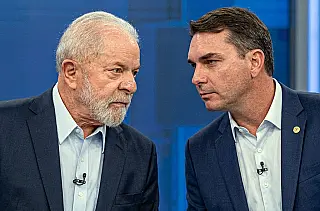 Após recuar, Flávio Bolsonaro confirma confronto com Lula na Band
