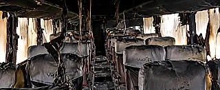 Homem ameaça incendiar ônibus com 13 passageiros, coloca fogo no veículo e foge pela BR-262 em MS
