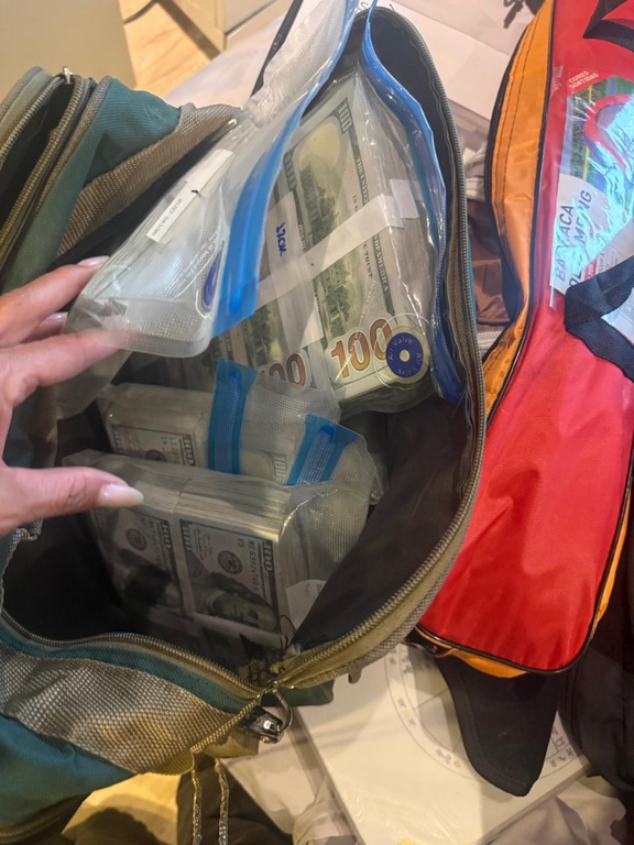 Polícia Federal encontra R$ 233 mil "embaixo do colchão" de auditor da Receita Federal